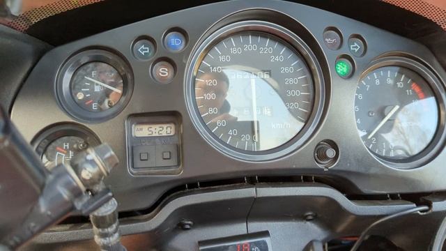 Honda CBR 1100xx blackbird. Шум с левой стороны. Что это может быть? смотреть онлайн