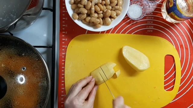 Вкуснейший фасолевый суп с  курицей простой рецепт супа с фасолью