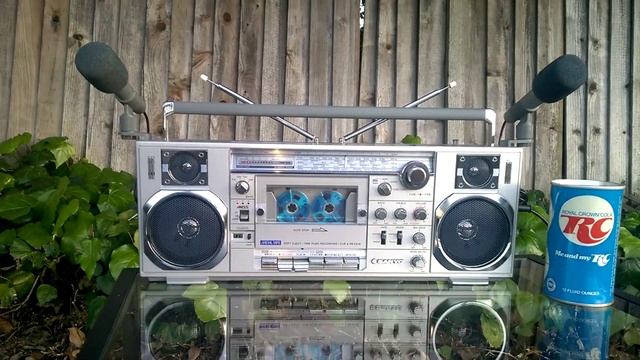 Sanyo M7900K vintage mini boombox from 1980 смотреть онлайн