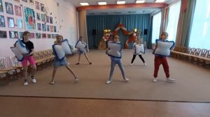 Танец с подушками на выпускной в детском саду