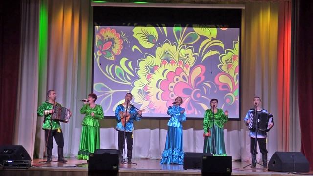 Очень красивая лирическая русская песня "Я живу у реченьки" под гармони и балалайку смотреть онлайн