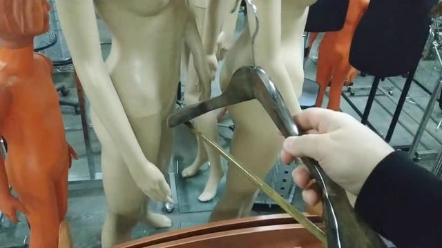 Вешалка для одежды деревянная цвет серо черный.mp4 смотреть онлайн