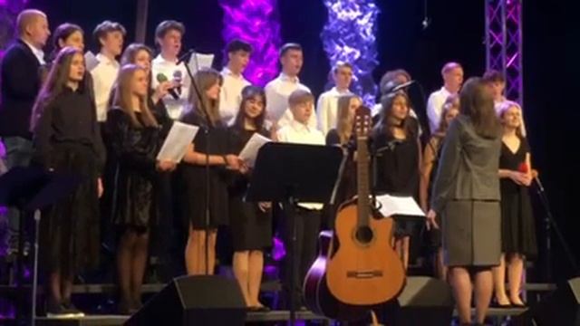 Свят Всемогущий Господь. Молодежный хор. Grace Avenue Bible church смотреть онлайн