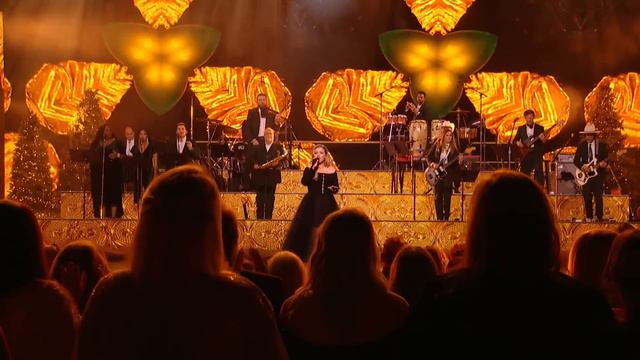 Kelly Clarkson - Underneath The Tree (Live From NBC's Christmas At The Opry)