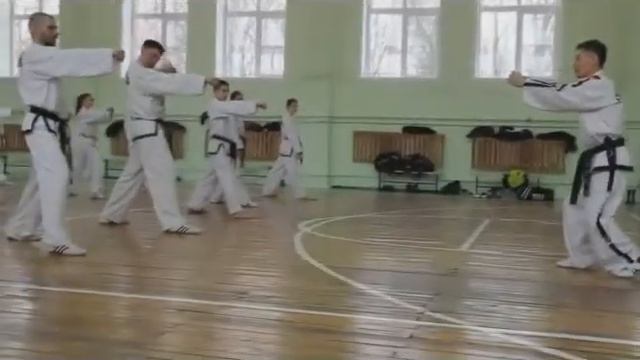 Торнадо в Энергетике весна 2015 (MVI 1725 H264 RM10)