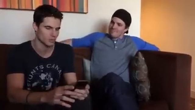 Stephen Amell Part 2 of the Q&A with Robbie Amell смотреть онлайн