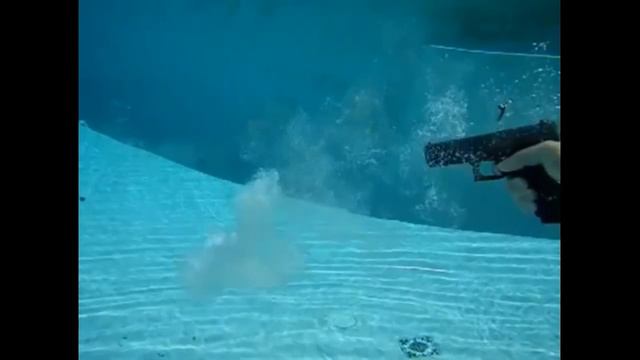 Глок 17 (пистолет из пластика) / Glock 17 (the Gun Out Of Plastic)