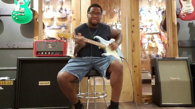 Playing a Fender Vintera 60s Stratocaster at Guitar Center in Las Vegas, NV (Part 2) смотреть онлайн