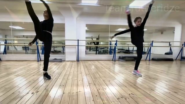 Камила Валиева и Софья Акатьева - ХОРЕОГРАФИЯ группы Туутберидзе. смотреть онлайн