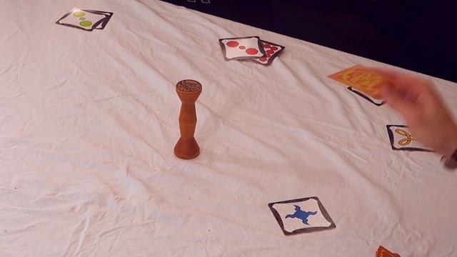 JUGANDO A JUNGLE SPEED смотреть онлайн