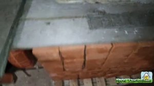 Утепляю проход кирпичной трубы через потолок.