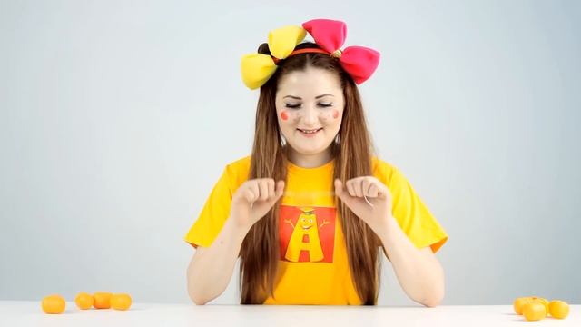 10 хитрых способов открыть капсулу КИНДЕР-СЮРПРИЗА смотреть онлайн