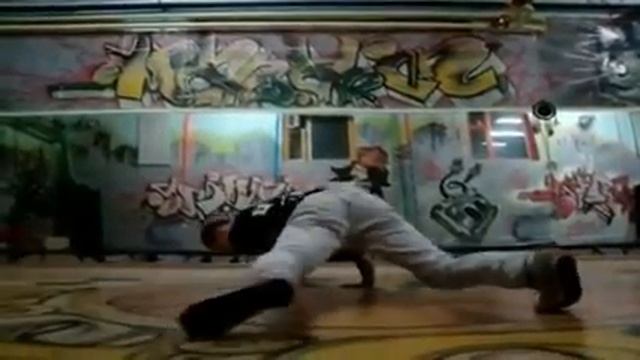 How to windmill/Как делать гелик - BREAK DANCE смотреть онлайн