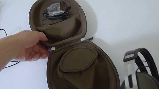 Sennheiser Momentum Headphones Unboxing смотреть онлайн