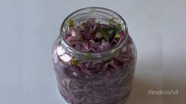 Консервы из красного лука очень вкусные. Qizil piyozdan kanserva juda mazali. смотреть онлайн