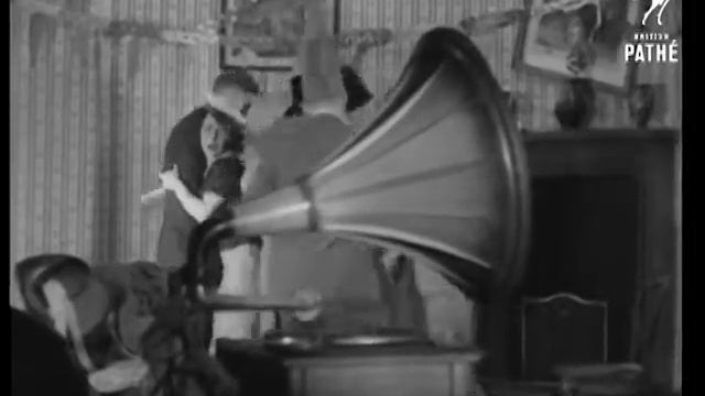 Josephine Baker - Don't Touch My Tomatoes (Ennio Maccaroni's Calypso Jungle Refix) смотреть онлайн