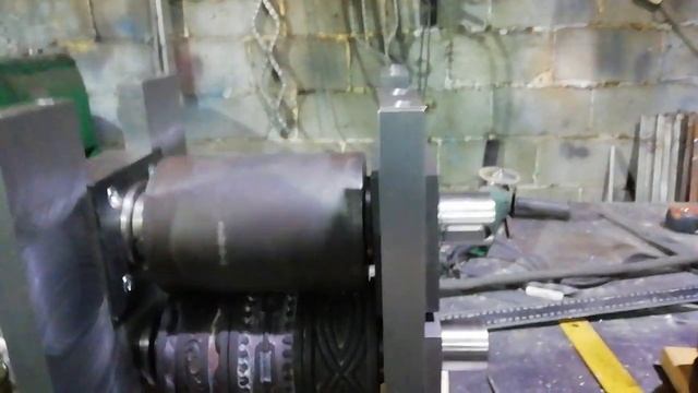 станок для проката полосы 40×4, лоза 4-20 прутки в процессе смотреть онлайн