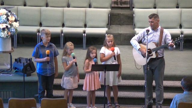 "Гаснет ли пламя в борьбе испытаний” - Групповое Пение смотреть онлайн