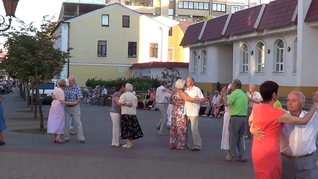 Танцы на улице Советской! Danser dans la rue! Dancing in the street! смотреть онлайн