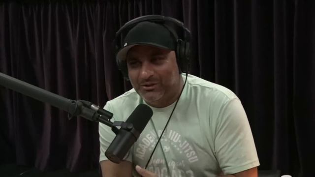 The Time Russell Peters Went to a Party at Eddie Murphy's House | Joe Rogan смотреть онлайн