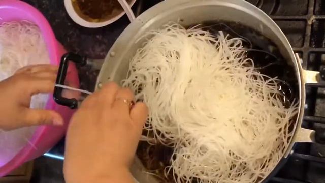 Mej Khuam Stir-Fry Noodles Recipe смотреть онлайн