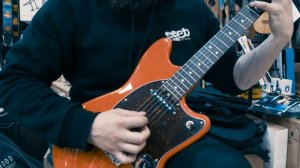 Смарт электрогитара со встроенными эффектами Flamma