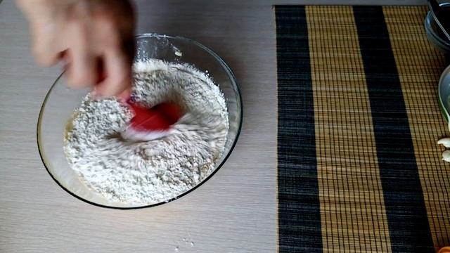 Вспомнила как в детстве пекла печенье моя бабушка. Пуговки всем пришлись по вкусу. смотреть онлайн