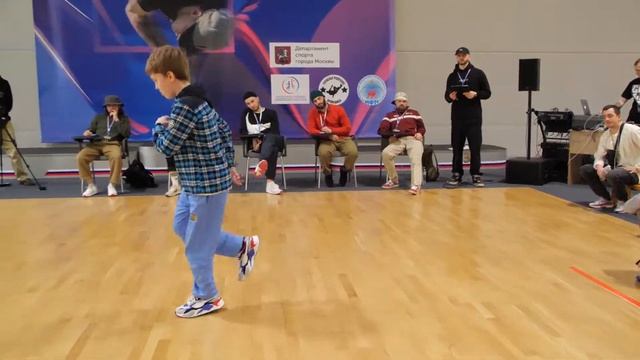 semifinal 11-13 bboy ZigZag vs Monster - брейкданс, Чемпионат Москвы смотреть онлайн