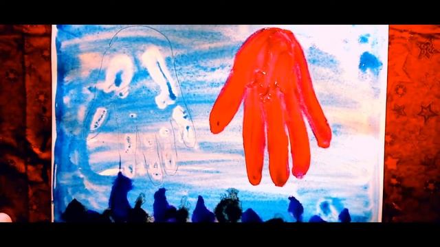 Рисование с детьми.Осьминожки из ладошки.Как нарисовать осьминогов гуашью.от трех лет. смотреть онлайн
