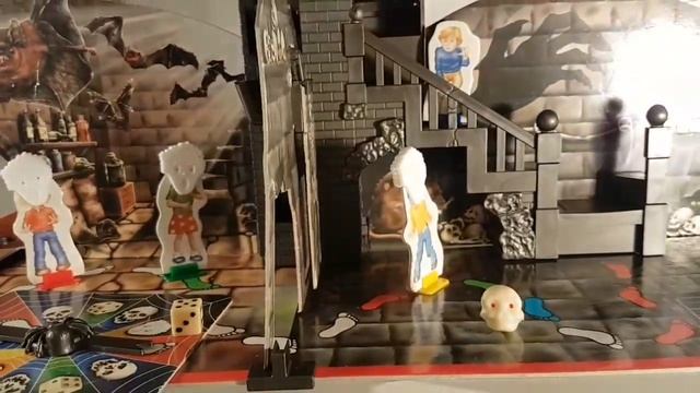 Vintage Classic Ghost Castle Board Game - The Haunted House of Horrors смотреть онлайн