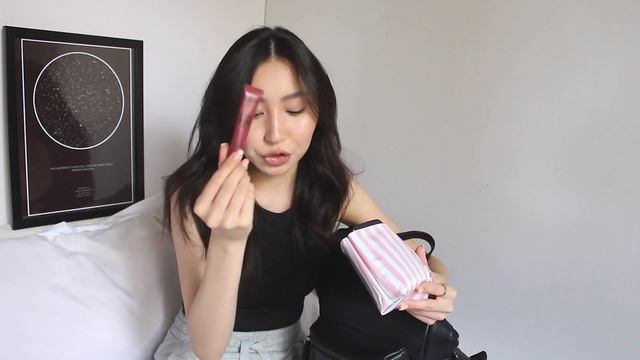 что в моем рюкзаке?? | зачем я ЭТО ношу? - носки, гематоген и другие странные вещи... смотреть онлайн