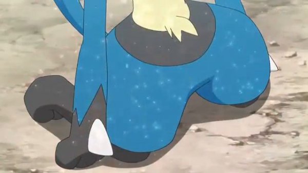 mega lucario vs lucario y pikachu