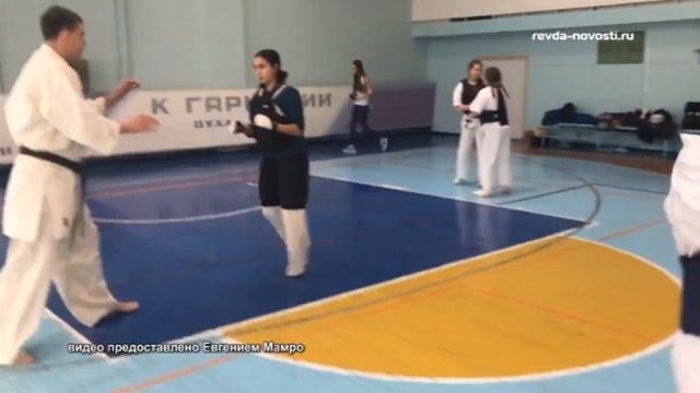 Каратисты Ревды прошли мастер-класс у Чемпиона мира Артёма Назаретяна смотреть онлайн