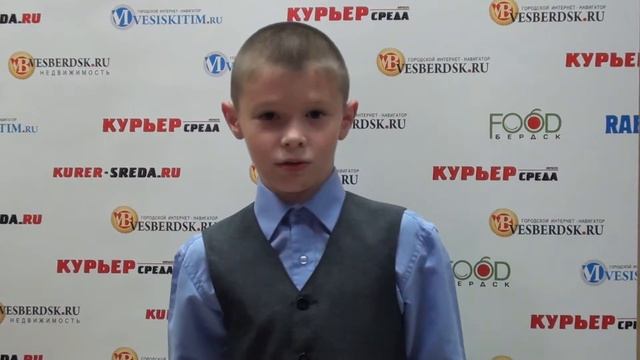Матвей Ращектаев читает стих Есенина смотреть онлайн