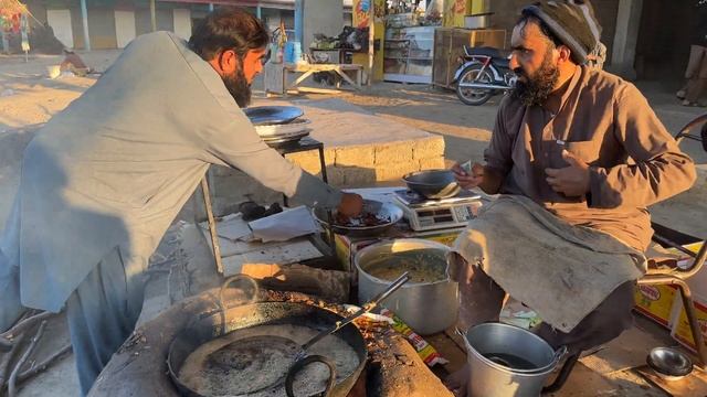 Crispy Pakistani Pakoray - Street Food Video смотреть онлайн