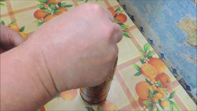 Сок травы ? чистотела в лучах ? солнечного света. Chelidonium majus. смотреть онлайн