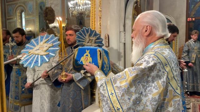 Божественная литургия в праздник Благовещение Пресвятой Богородицы в Свято-Успенском соборе смотреть онлайн