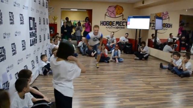 Евгений Смирнов VS b-boy Артурик смотреть онлайн