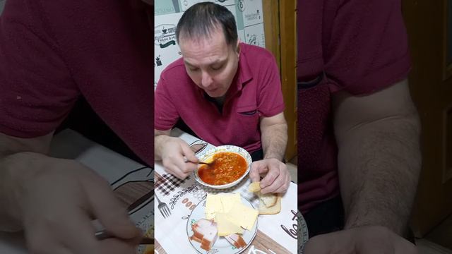 Смотреть до конца, юмарина отдыхает😂😂😂👍👍👍 Пробуем новые видео для вас, кушает острую китайку. смотреть онлайн