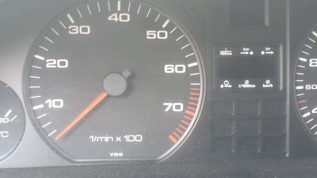 заводка двигателя audi v8 смотреть онлайн