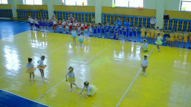 д/с"Якорек" Вика делает колесо(5 лет) смотреть онлайн
