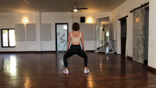 Twerk Tutorial For Total Beginners + Practice Routine смотреть онлайн