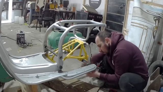 Сварочные и токарные работы / конструирование подрамников и установка мотора Часть #3 смотреть онлайн