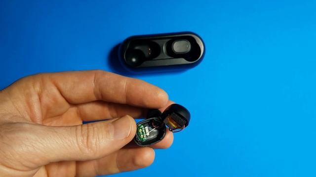 How To FIX QCY T1 Not Charging | QCY Earphones Quick Fix смотреть онлайн