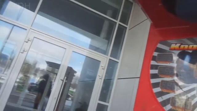 =Бьёт по автомату по БОКС ГРУШЕ в Минске Певец ПРОРОК САН БОЙ смотреть онлайн