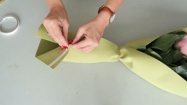 Упаковка букета в фоамиран / вариант упаковки букета смотреть онлайн