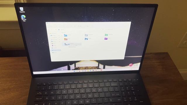 LG Gram 17 Laptop 11th Gen i7, 16GB RAM, 512GB SSD 17Z95P-K - Unboxing and Review смотреть онлайн