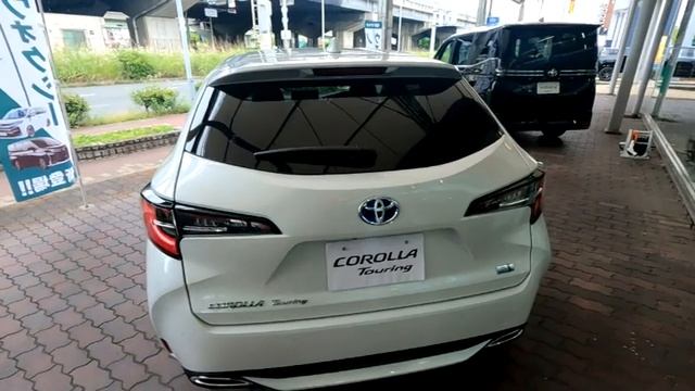 【TOYOTA　COROLLA　TOURING　HYBRID　W×B】　ホワイトパールクリスタルシャイン