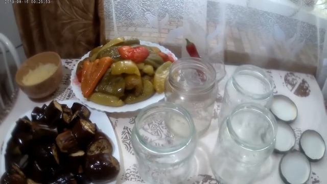 Мариную баклажаны с овощами. Заготовка на зиму продолжается смотреть онлайн