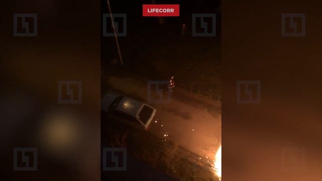 На проспекте Авиаконструкторов сгорел легковой автомобиль смотреть онлайн